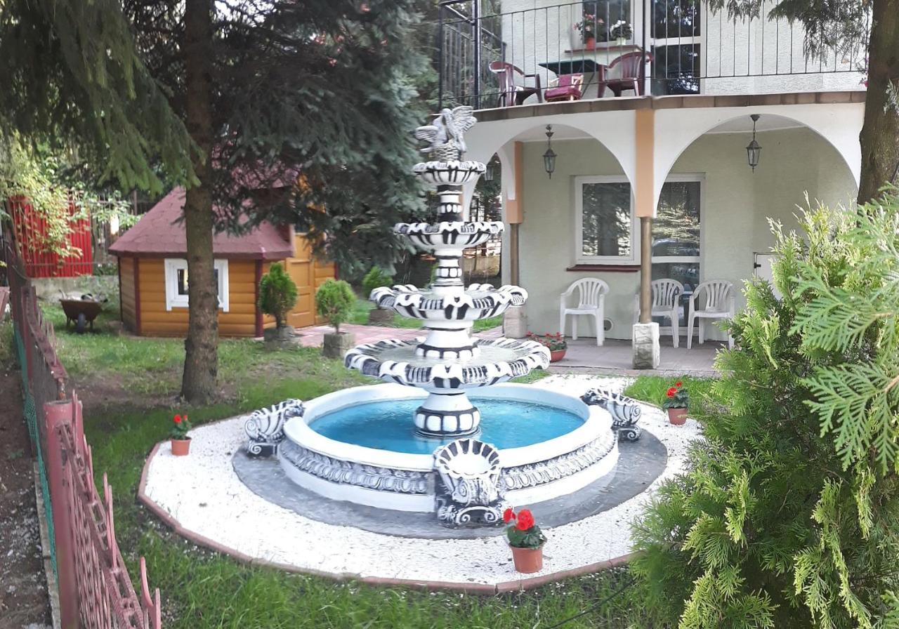 Maxim Pokoje Goscinne Iwonicz-Zdrój Exteriör bild