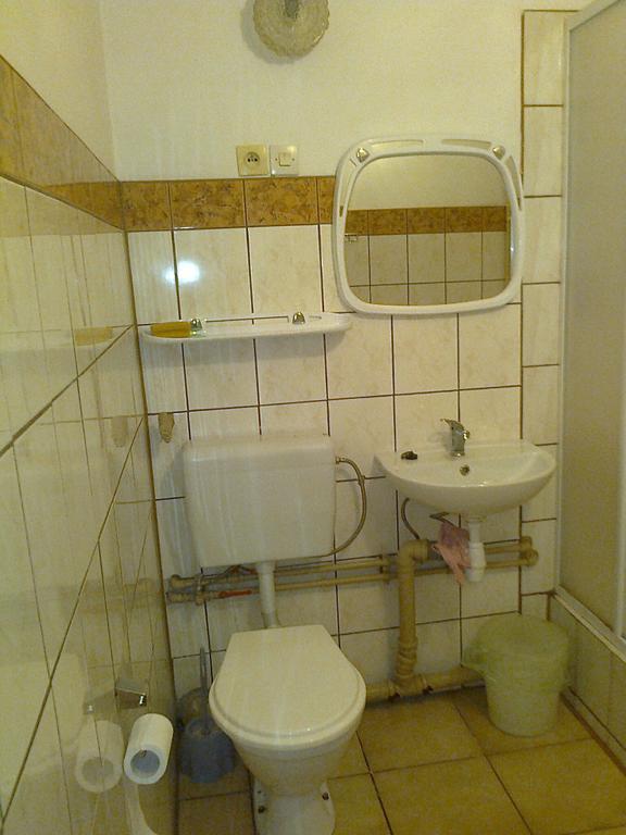 Maxim Pokoje Goscinne Iwonicz-Zdrój Exteriör bild